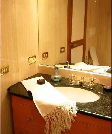 לינה וארוחת בוקר Ulivi 2*